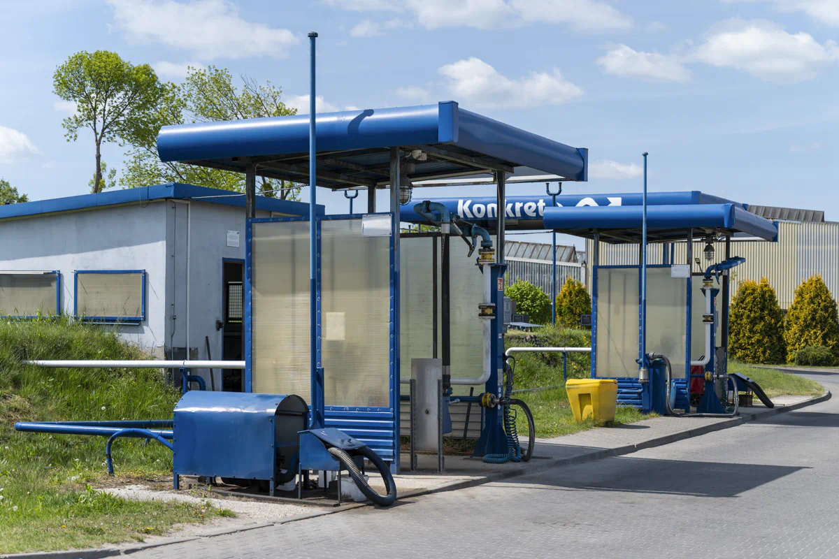 Stacja paliw i zaplecze firmy Konkret Sp. z o.o. zajmującej się dystrybucją paliw