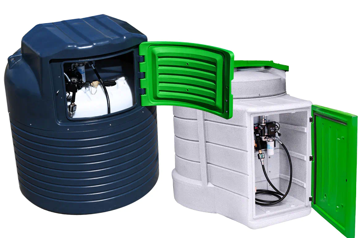 Dwa nowoczesne zbiorniki do magazynowania paliw z wbudowanym systemem dystrybucji, oferowane przez KONKRET Sp. z o.o. w Radomiu