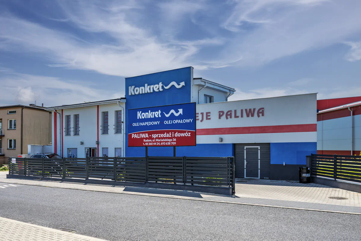 Zewnętrzny widok głównego sklepu firmy Konkret Sp. z o.o. przy ul. Słowackiego 240 w Radomiu